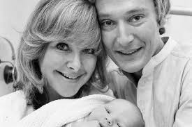 Benedict Cumberbatch engaged: Sherlock star announces forthcoming marriage  (in the poshest way possible)