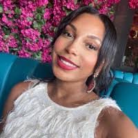 Kirsten Hines's Instagram, Twitter & Facebook