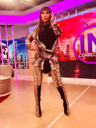Al cumplir el primer añu de casaos, dixebráronse. Moria Casan Total Look Ropa Bellaok Rinonera Facebook