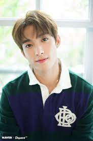Seventeen（ 朝鮮語： 세븐틴 se beun tin ，日语： セブンティーン se bun tīn ）是韓國pledis娛樂旗下的13人男子流行音樂團體，團體有hiphop team、vocal team、performance team三個分隊。. Seventeen Dk 3rd Album An Ode Jacket Shooting By Naver X Dispatch Kpopping