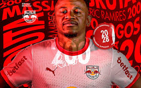 Volante Eric Ramires completa 200 jogos e anuncia extensão de contrato com  o Massa Bruta