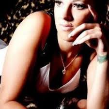 Stream Julia Herz music