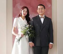 우리 가문의 사내들은 치정살인 전문이거든. '황후'로서 뭇 여인들에게 모범을 보이기 위해 얌전, 고상, 우아, 품위, 인내 등등을 요구 받는 생활. Xmmnhhw2eoqmpm
