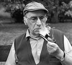 Era pensionar, dar avea si functia de consultant artistic la ccs, iar sala mare a institutiei ii poarta numele. Scenaristul Si Profesorul Dumitru CarabÄÅ£ News Ro