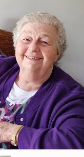 Barbara Folmer's Instagram, Twitter & Facebook