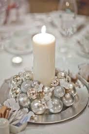 Detalles para la mesa de navidad. Centros De Mesa Navidenos En Color Blanco Y Plata Dale Detalles Centros De Mesa Navidad Centros De Mesa Navidenos Decoracion Navidena