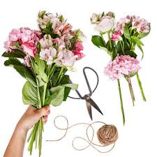 Avail free shipping on flowers delivery in france from the world's largest network of premium flowers. Flower Delivery France Send Flowers To France With Telefleurs