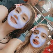 Norma Snelling's Instagram, Twitter & Facebook