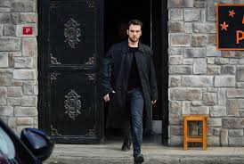 تدور احداث قصة مسلسل الحفرة حول ياماش هو الابن الأصغر لعائلة كوشوفالي، ترك حيه وعائلته وراءه وقرر أن يبدأ حياة جديدة بعيدة عن أهله، عندما تكون الأسرة في خطر فقدان السيطرة على الحفرة، يجب أن يعود ابنهما الأصغر، لتبدأ. Ù…Ø³Ù„Ø³Ù„ Ø§Ù„Ø­ÙØ±Ù‡ Cukur A Twitter Ø³ØªØ§ÙŠÙ„ Ø§Ù„ÙØ®Ù… ÙŠØ§Ù…Ø§Ø´ ÙƒÙˆØ´ÙˆÙØ§Ù„ÙŠ ÙÙŠ Ø§Ù„Ø­Ù„Ù‚Ù‡ Ø§Ù„Ù‚Ø§Ø¯Ù…Ù‡ Cukur