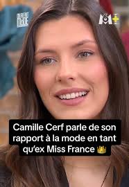 Camille Cerf En Jeans