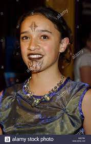 During an interview with jay leno, she confessed she didn't know how to swim when she was cast in whale rider (2002). Keisha Castle Hughes Whale Rider Stockfotografie Alamy