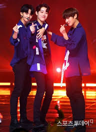 Wanna one park jihoon, lai guan lin. Pin By Aisyerrr On Wanna One Jinyoung Jaehwan Wanna One Korean Singer