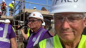 Just seen this beautiful sofa for sale, he only wants £750 for it. Nothing  wrong with it except what you can see !!