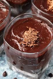 Smooth And Creamy Vegan Chocolate Avocado Mousse You D Never Guess From The Taste That The Main In Vegan Chocolate Avocado Chocolate Mousse Vegan Comfort Food