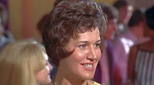 Happy Friday to everyone! Today is Sisterly Love Day, which calls for the  tough love of Hyacinth￼. 🤣🤣🤣🤣