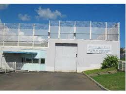 A prisoner may lodge a complaint without censorship against a prison officer with the public prosecutor. Guadeloupe Il Ne Peut Pas Telephoner Il Agresse Un Surveillant Domactu