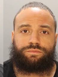 Prosecutor: Armed robbers in Edgewater used cattle prod