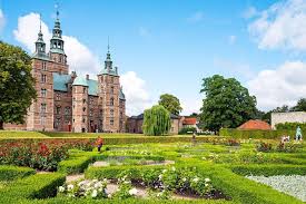 Rosenborg slot er et vigtigt historisk monument, og museum for de danske konger. Private Stadtrundfahrt In Kopenhagen Mit Schloss Rosenborg 2021 Helsinki Tiefpreisgarantie