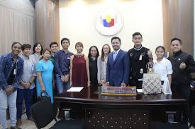 I don't think manny (pacquiao) could get down to 135, but we'd probably do that fight at a pacquiao didn't understand the risk vs reward associated with a crawford fight, and it made sense. Taipei 2017 Silver Medallist Visits Office Of Boxing Legend Pacquiao