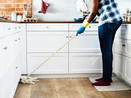 Apalagi jika sehabis memasak, lantai jadi kotor dan lengket, belum lagi jika ada tamu yang berkunjung ke rumah. 6 Cara Menghilangkan Bau Amis Di Lantai Rumah Harum Dan Bersih Hot Liputan6 Com