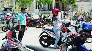 Jun 12, 2021 · lowongan kerja jember terbaru juli 2021. Jadi Tukang Parkir Di Transmart Kerja Apa Saja Yang Penting Ada Penghasilan Tribun Kaltim