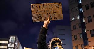 However, one woman say she be ma'khia bryant aunty tok say her niece bin dey try defend herself afta dem bin attack am. 29xsxg 9edlblm