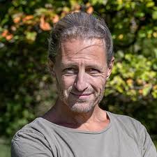 Expertinnen und Experten