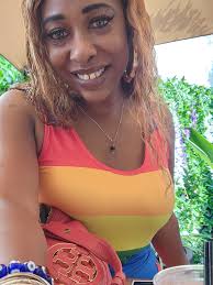 Sharing travel experiences and inviting others to explore the world