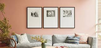 The black & white effect is equivalent to place your photo in gray scale. How To Choose The Right Frame For Your Wall Color