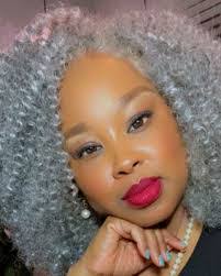 Elnora Peters's Instagram, Twitter & Facebook