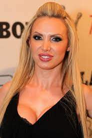 File:Nikki Benz - 2013 AVN Expo & AVN Awards (8428089912).jpg - Wikimedia  Commons