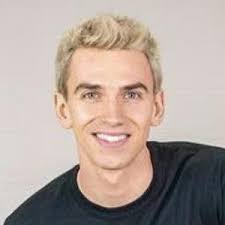 Renata Erickson's Instagram, Twitter & Facebook