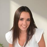 Amanda Earl's Instagram, Twitter & Facebook