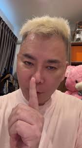 今晚上9点钟addy lee Facebook page live 直播告䜣大家什么叫报应.  我们在4年前在我家直播时现场直播开播直接对我很不尊重的，两母女直接和我反脸，老毌就放下那些可怕的话， 女儿一句话也没有讲就走了， 几天后就去认另个人，  你的经理人来信息叫我不要火上浇油，这句话是在暗示什么？ 你有做过的事就敢做敢当， 这是报应吗？ 从小有份养你只要你向我开口保证有， ...