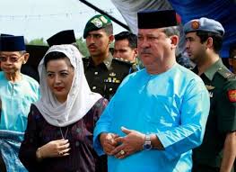 Currently, the role of bendahara has been taken over by chief minister (malay: Johor S Sultan Ibrahim Iskandar Pic Says Has Tun Dr Mahathir Mohamad Has No Johor Majesty Royal Court