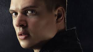 Josha Stradowski, Zaman Çarkı'nda Rand al'Thor'un kitaptaki en büyük  anlarını oynamaya hazır : r/WoT