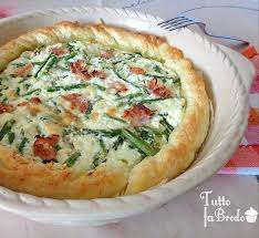 Tagliare il prosciutto a dadini e distribuite attorno agli asparagi, dunque versate il miscuglio di uova. Torta Salata Agli Asparagi E Ricotta Con Prosciutto Cotto Tutto Fa Brodo In Cucina