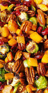 Roasted Butternut Squash And Brussels Sprouts With Pecans And Cranberries Is One Of The Best Holiday Side Dishes You Ll Ever Butternusskurbis Rezepte Rosenkohl