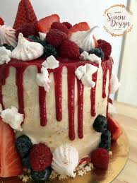 Layer Cake Mascarpone Vanille Fraises Decor Coulis Framboise Fruits Rouges Meringues Cake Design Drip Cak Cake Design Cake Mascarpone Coulis Framboise