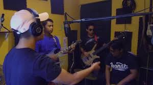 Download lagu negaraku faizal (4.62 mb) dan streaming kumpulan lagu negaraku faizal mp3 terbaru gratis dan mudah dinikmati, video klip negaraku faizal mp4, lirik lagu negaraku faizal full album. Download Joe Flizzow Altimet Sonaone Faizal Tahir Negaraku Cover The Minutes Band In Hd Mp4 3gp Codedfilm