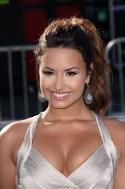 Demi Joe Jonas lovato zdjęcie stock editorial. Obraz złożonej z oceanside