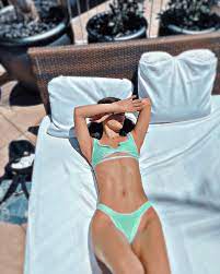 Charli D'Amelio | Charli d amelio, Summer poses, Bikinis