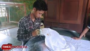 Perajin batik osing berasal dari daerah. Canting Elektrik Karya Dosen Poliwangi Bantu Pelaku Batik Swadaya Disa Times Indonesia