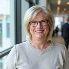 Maura Workman's Instagram, Twitter & Facebook