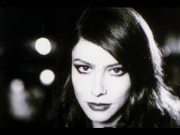 Anna mouglalis jest francuską aktorką pochodzenia greckiego (ojciec) i francuskiego (matka). Serge Gainsbourg Vie Heroique Anna Mouglalis Evoque Son Role Youtube