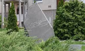 Július 13.) a bíróság jogerős ítélete alapján a móri bankrablás során társtettesként hét emberrel egymaga végzett, a veszprémi postásgyilkosságot pedig egyedül követte el. In Memoriam Tizennyolc Eve Tortent A Mori Bankrablas Mormost Hu Varos Es Kornyek