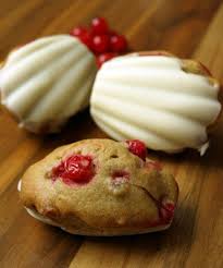 Madeleines Aux Groseilles Coque De Chocolat Blanc Cookismo Recettes Saines Et Faciles Alimentation Chocolat Blanc Dessert