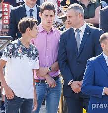 Jun 18, 2021 · детский сад киев виталий кличко дети 28 мая, 16:53 дима монатик показал детей в образах учеников хогвартса на выпускном в детском саду фото Klichko Poyavilsya Na Publike So Svoimi Synovyami Portal Antikor
