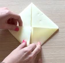 Notre deuxième tutoriel de pliage de serviette en papier facile vous propose de créer un éventail. Pliage De Serviette En Forme De Lapin