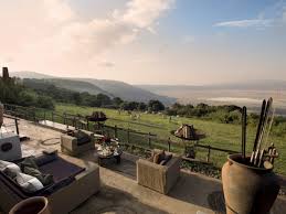 De kamers staan in een tropische tuin met in het midden een groot zwemband. The 8 Best Luxury Safari Lodges In Africa Of 2019 Jetsetter